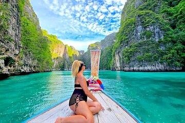 Phi Phi Island Tour by Private Long Tail Boat with Lunch