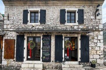 Grand City Tour with Old Bridge Wine Tasting and Hub of Fine Arts