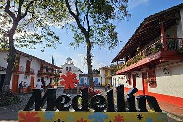 Medellín Full Day City and Graffiti Private Tour VIP