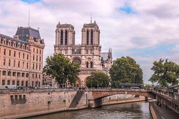 Guided Walking Tour to Île de la Cité and Notre-Dame Cathedral