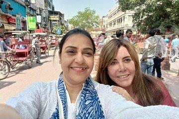Delhi Shopping Tour with Female tour guide