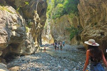 Holta Canyon Day Tour : Nature, Culture and Adventure