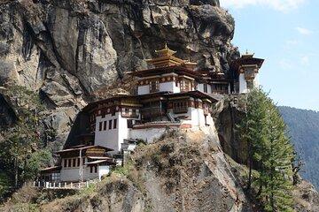 Guided tour of Paro valley with Tiger's Nest in Bhutan