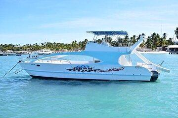 Large Private Boat with Transportation and Drinks Included