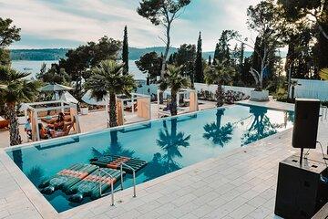 Split Boat and Pool Party in OLIFE ULTRA 2025 Top Destination