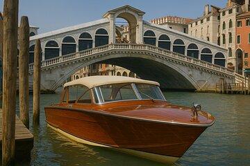 Watertaxi Transfer Venice Centre- Venice Airport 1/2 passengers
