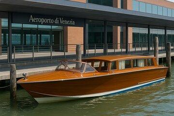Watertaxi Transfer Venice Airport to Venice City 9/10 passengers