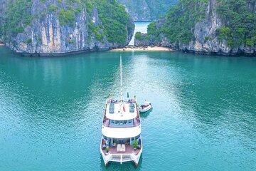 Luxury Yacht Day Trip Halong and Lan Ha Bay Catamaran