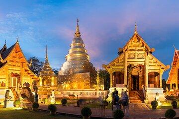 Private Guided Saturday Night Market Walking Tour in Chiang Mai