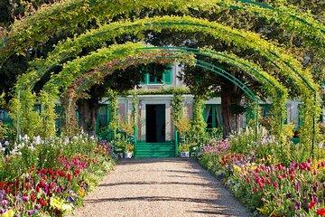 Giverny Monet Gardens Guided Tour from Paris with Transport