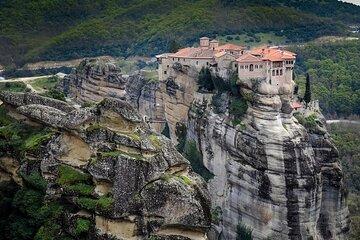 Private 9-Hour Meteora Tour with Luxury Vehicle