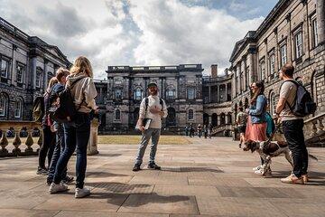 Edinburgh Old TownWalking Tour With Holyrood Palace Entry