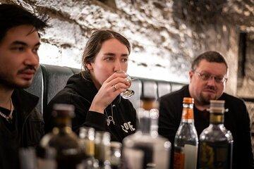 Edinburgh Old and New Towns Walking Tour with Whisky Tasting