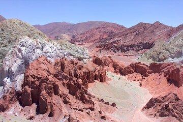 Exploration of the Rainbow Valley and Petroglyphs of Yerbas Buenas