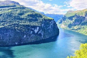 Oslo to Sognefjord Full Day Private Round Trip and Flåm Railway