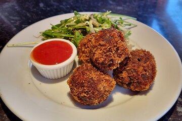 Stirling Walking Tour with Local Food and Drink Tastings