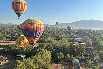 Experience of Kukulcan in Balloon and Breakfast in Cave