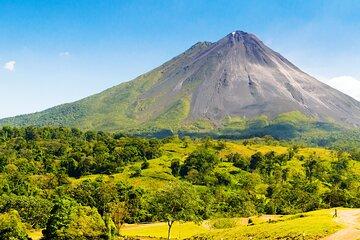 Private Transfer from SJO Airport to La Fortuna (1–6 Passengers)