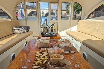 Wine and Cheese Tasting in a VIP Cruise on the Seine