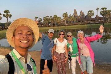 From Phnom Penh: Angkor Wat Day Trip with Lunch