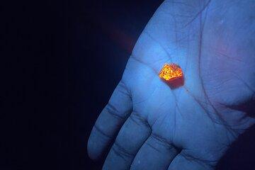 Night time fluorescent Rockhounding Tour