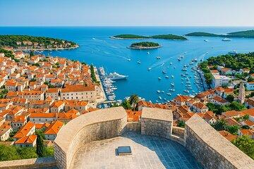 Makarska: 4-Island Speedboat Tour - town Hvar and Pakleni Islands