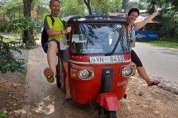 Kandy Sightseeing City Tour by Tuk Tuk