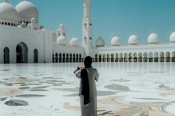 Abu Dhabi Top 10 Must-See Attractions with Grand Mosque and Souks