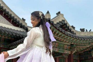 Private Tour to Changdeokgung Palace with Korean Hanbok Rental