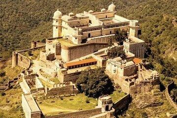 Private Kumbhalgarh and Ranakpur Tour from Udaipur