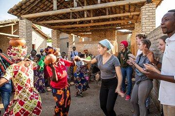 Rwandan Pottery and Cultural Tour in Nyanza from Kigali