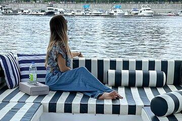 Sail in the heart of Montreal by electric pontoon