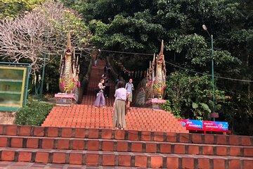 Half Day Morning Wat Pha Lat & Wat Phra That Doi Suthep Tour