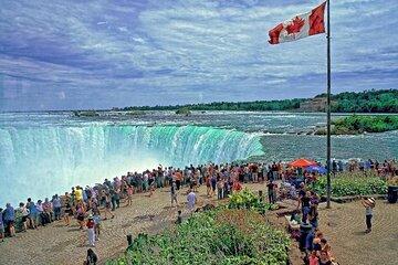 Small Group Toronto to Niagara Falls Tour with Pickup