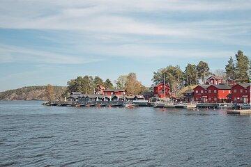 Stockholm Archipelago Highlights by Boat with Guide