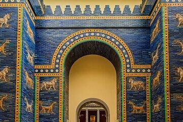 Historic Berlin Guided Walking Tour with Museum Island Pass