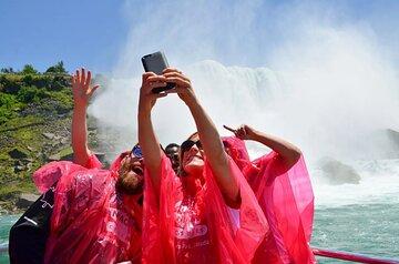 Niagara Falls Walking Tour with Boat Cruise Eco Experience