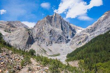 Emerald Basin Guided Hiking Experience