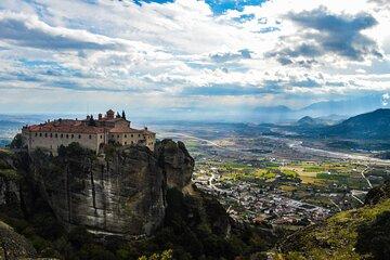 Meteora tour from Volos.A journey through history and nature.
