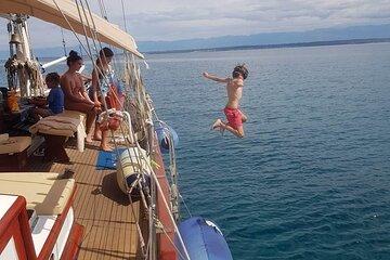 Zadar: Shared Authentic Wooden Boat tour with unlimited champagne