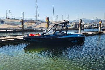 Axis T22 Wake Surfing Boat Rental