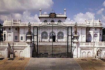 Heritage Walking Tour of Lucknow with Local Snacks