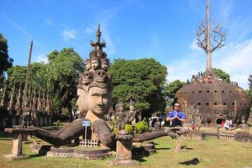 Vientiane by Bike Full-Day Private Tour with Buddha Park