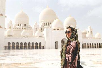 Private Guided Abu Dhabi Day Trip with Complimentary Photography
