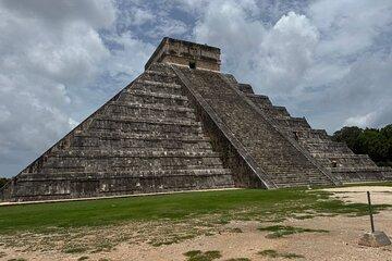 Chichen Itza Ruins and 3 Cenotes Private Transportation