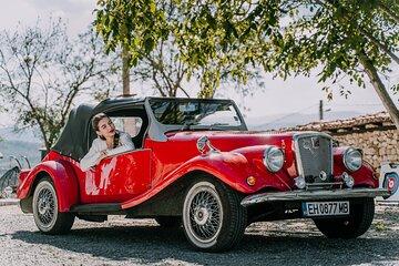 Veliko Tarnovo City tour with vintage car