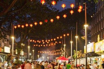 Kuala Lumpur Night Market Tour and Petronas Twin Towers Visit