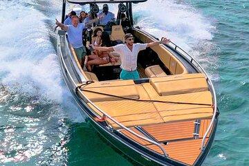 For Rent – 750 HP Powerboat with Premium Sound System