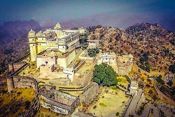 Private Day Trip from Udaipur to Kumbhalgarh Fort and Ranakpur