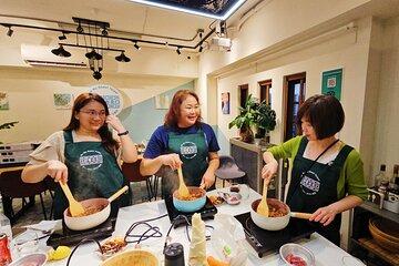 Historic Taipei Dadaocheng Cooking Class and Market Adventure